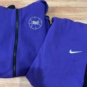 Woman’s Nike sweatsuit size M